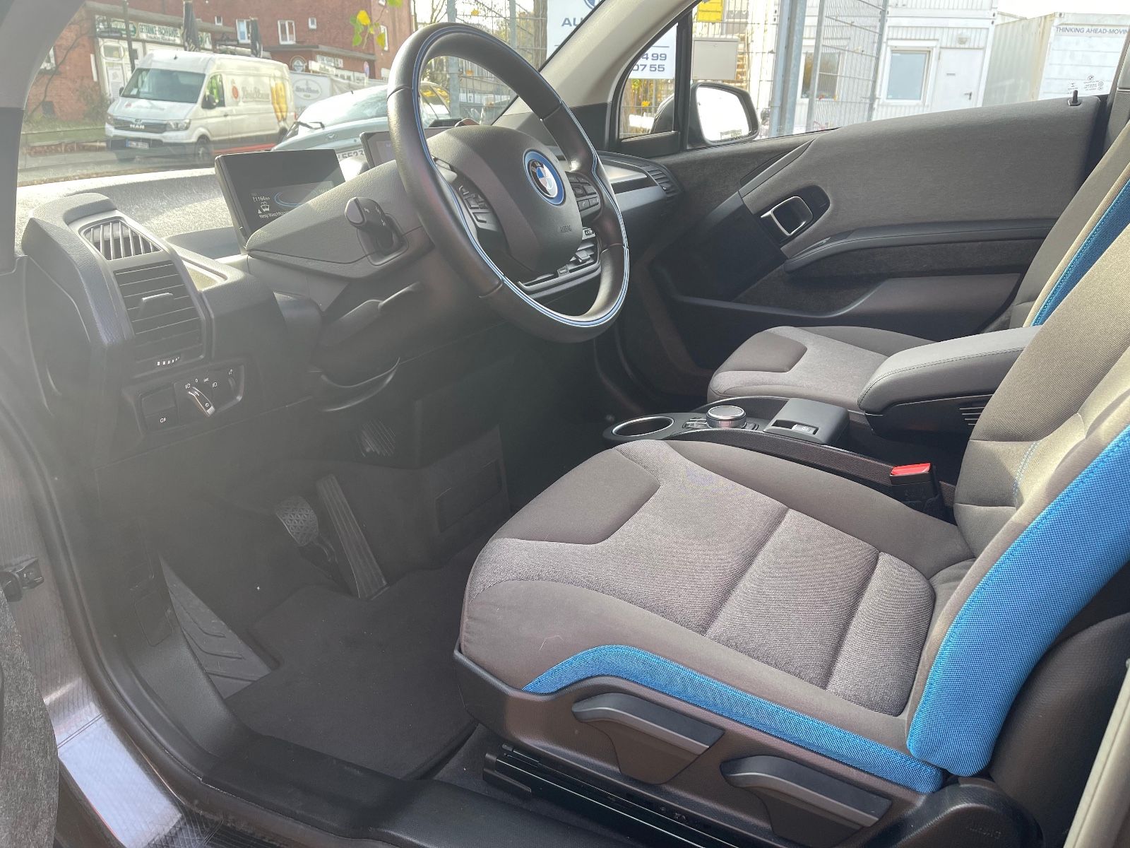 Fahrzeugabbildung BMW i3s KAMERA*SHZ*Business-Paket*20ZOLL*LED