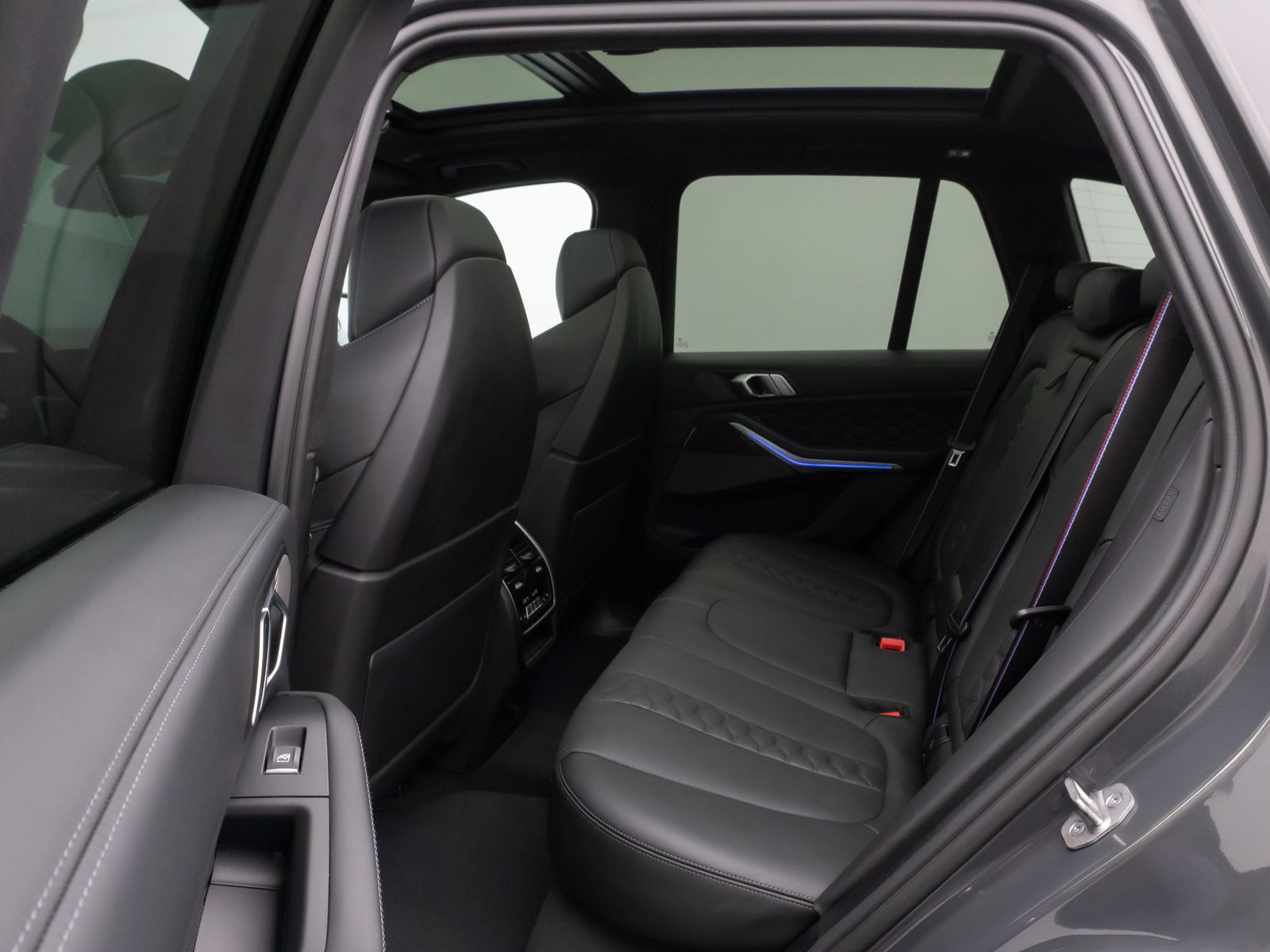 Fahrzeugabbildung BMW X5 M Competition Panorama Laser 360°DAB DisplKey