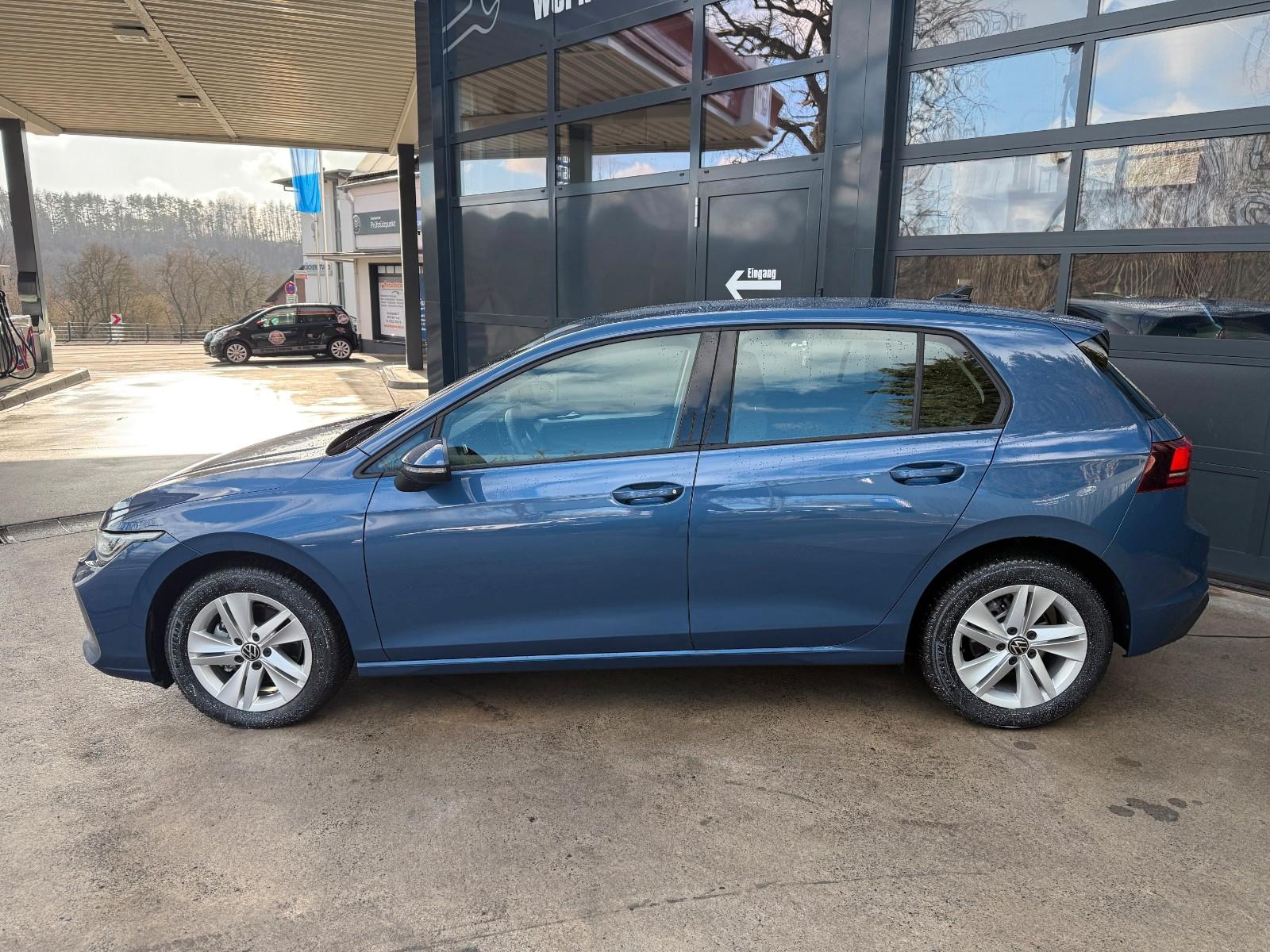 Volkswagen Golf VIII 8 Lim. 2.0 TDI 85 kW Life erst 2333KM