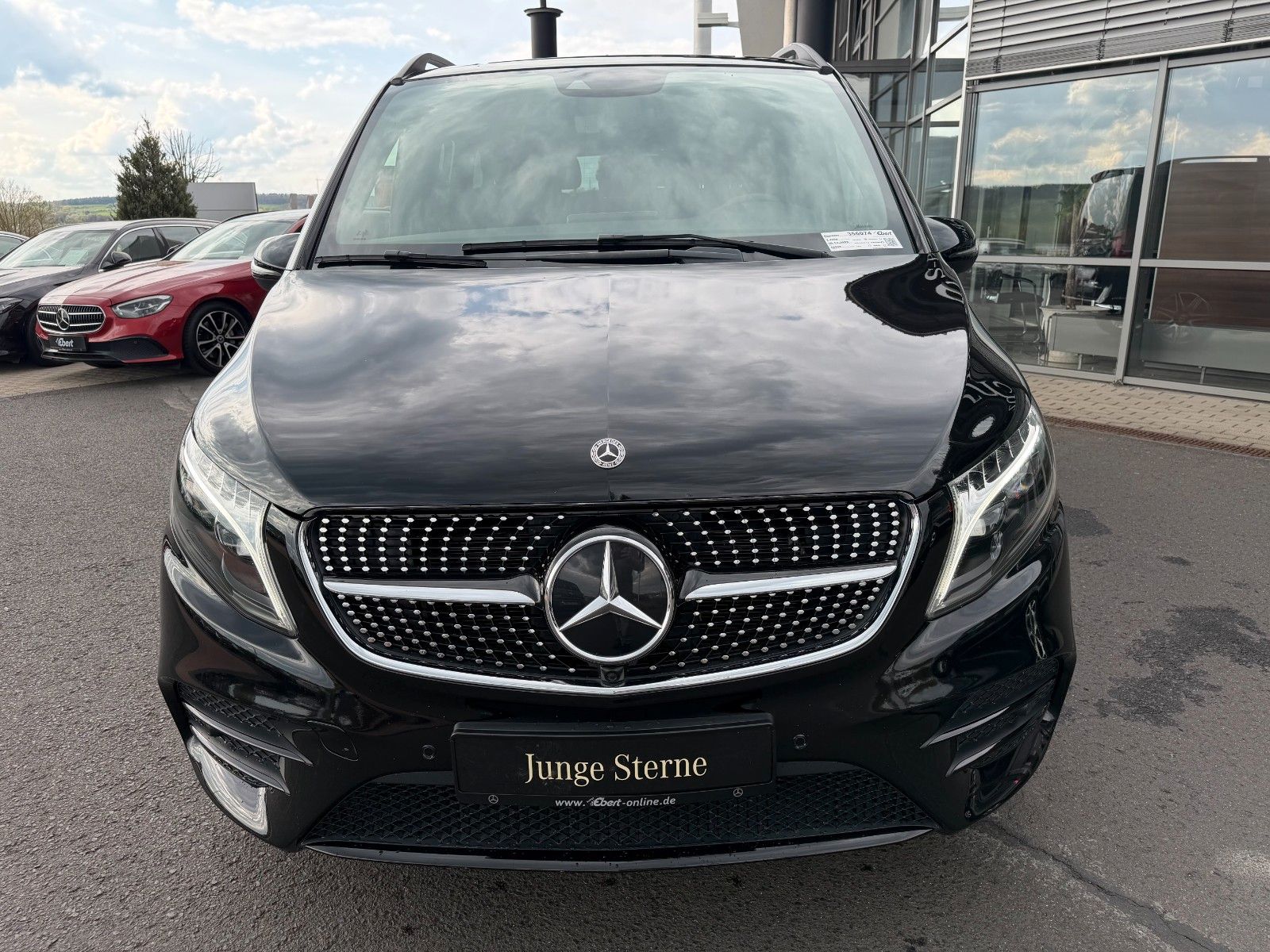 Fahrzeugabbildung Mercedes-Benz V 250 d EDITION AMG Kompakt AHK2,5 DISTRONIC