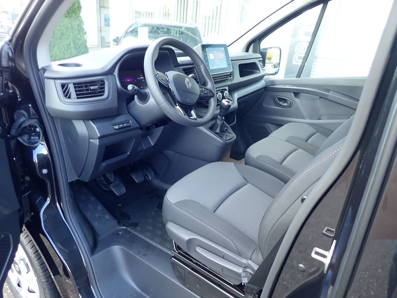 Fahrzeugabbildung Renault Trafic Pkw Grand Authentic Blue dCi 150 MY24