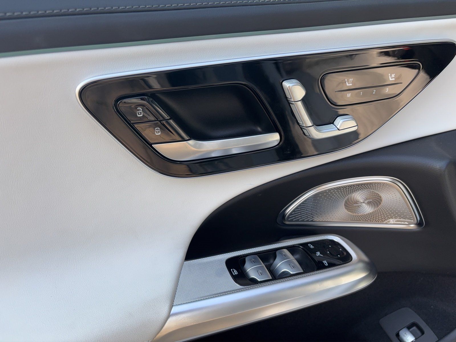Fahrzeugabbildung Mercedes-Benz E220d T AMG Prem+ AIRMATIC Masage HYPER FahrAssi