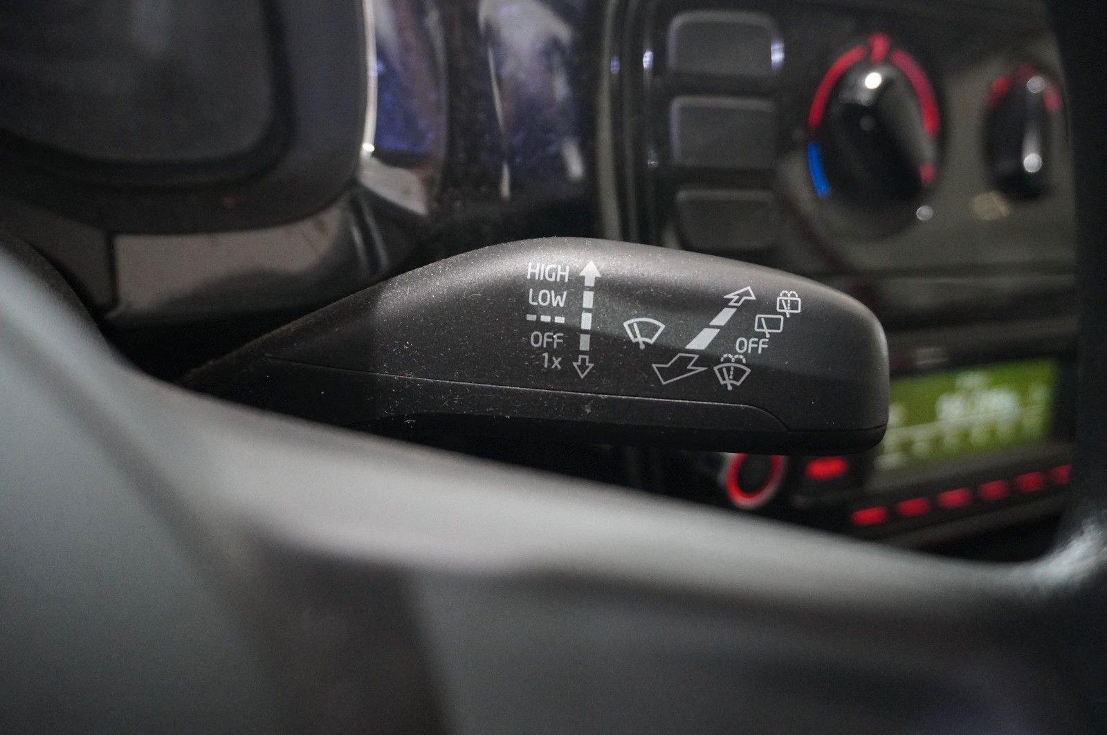 Fahrzeugabbildung Volkswagen up! 1.0 MOVE 5-TÜR AUTOMATIK KLIMA/AUX/CD