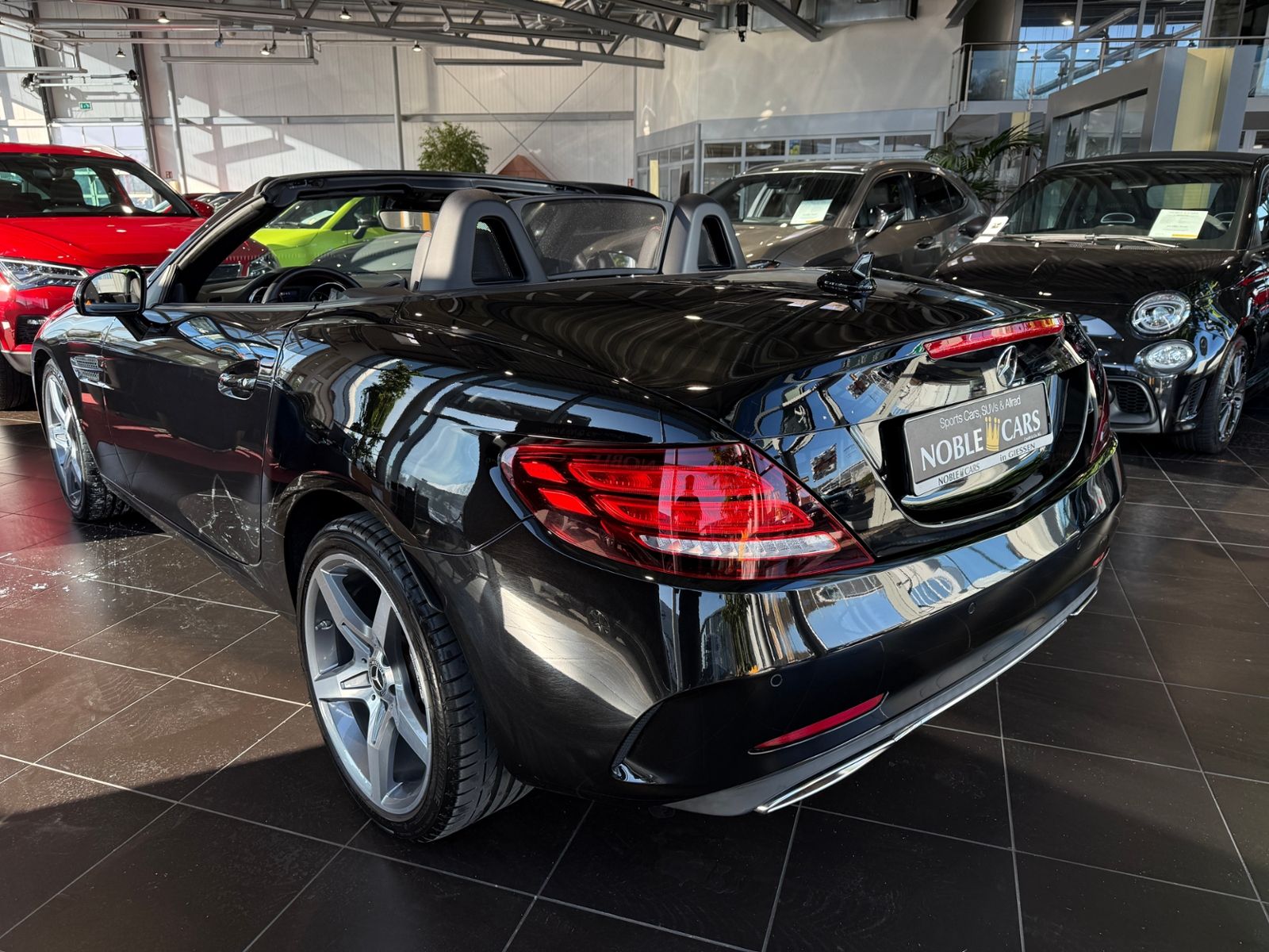 Fahrzeugabbildung Mercedes-Benz SLC 300 AMG MEMORY RFK LED