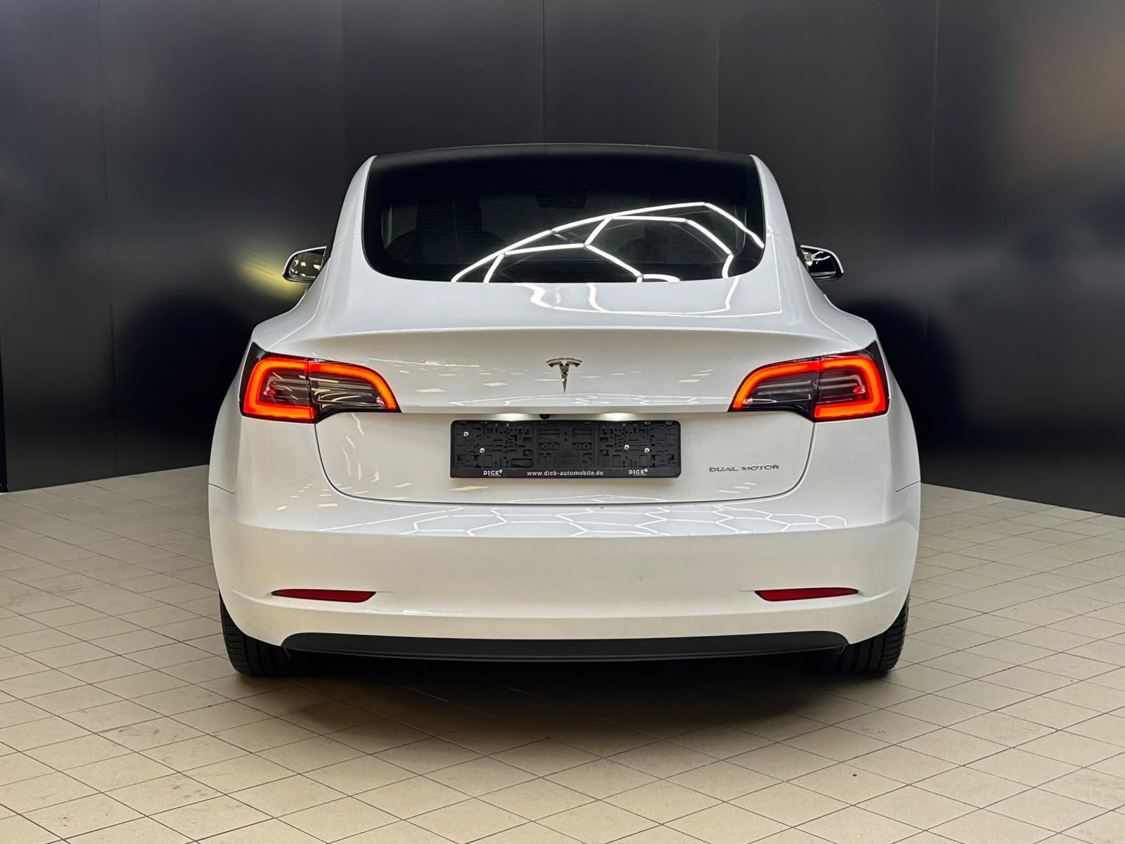 Fahrzeugabbildung Tesla Model 3 Long Range Dual AWD PANO+LED+NAVI+KAM+WP