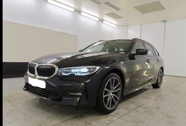 BMW 318i Touring. LEDER. PANORAMA. NETTO EXP. 15.300