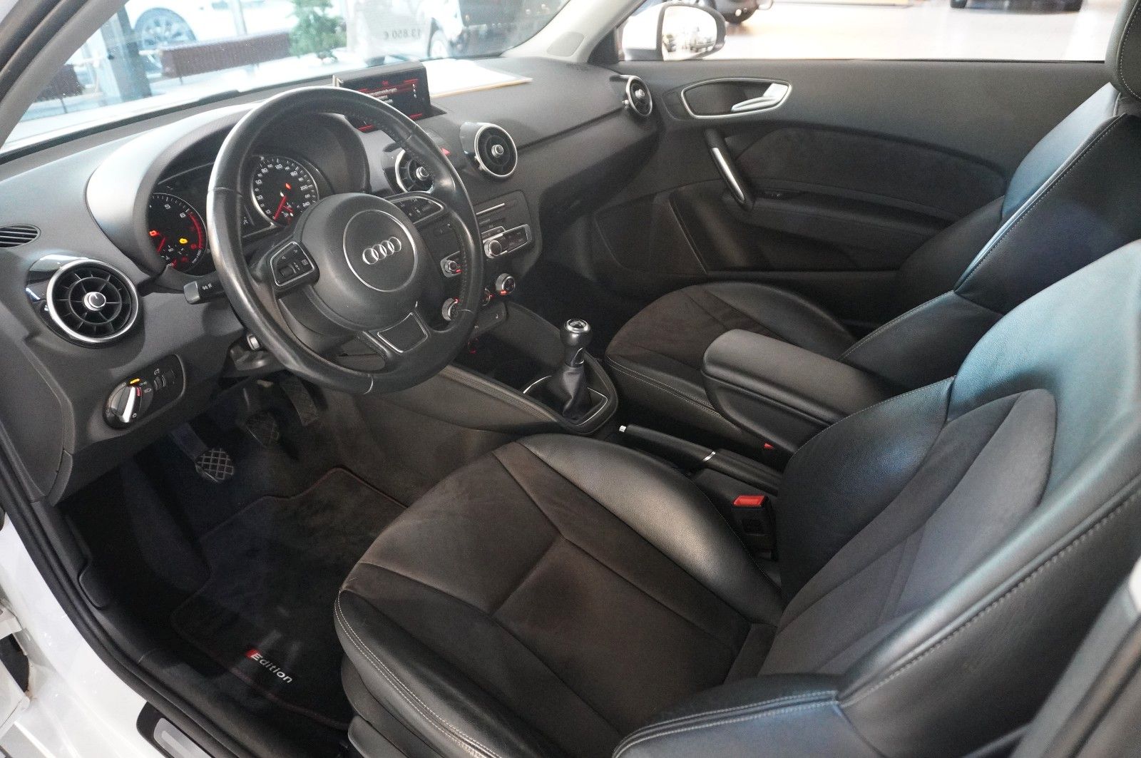 Fahrzeugabbildung Audi A1 1.4 TFSI NAVI/BI-XENON/SHZ/SPORT/PDC/TEMP/AHK