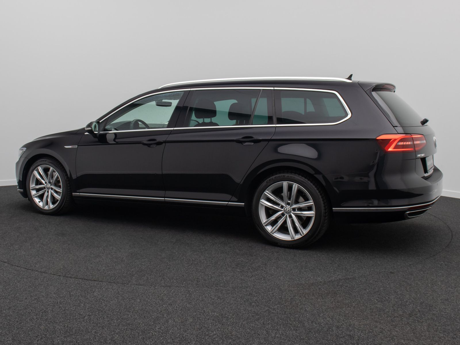 Fahrzeugabbildung Volkswagen Passat Variant 2.0 Highline PDC Massage AHK 18"