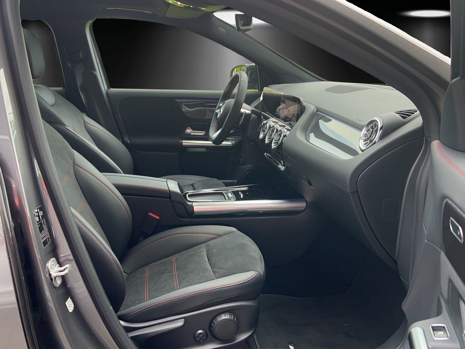 Fahrzeugabbildung Mercedes-Benz GLA 200 d AMG Pano 360° DISTRO KeyGO NIGHT