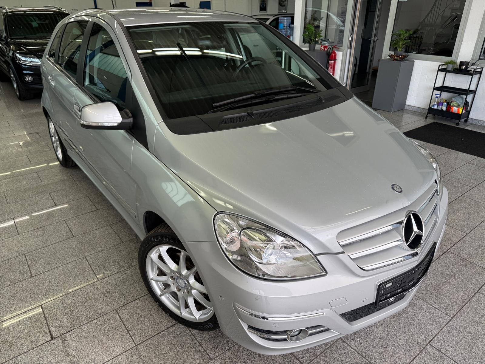 Mercedes-Benz B 200*SPORT*AUTOMATIK*SHZ*NAVI*AHK*TEMP*PARK-ASS