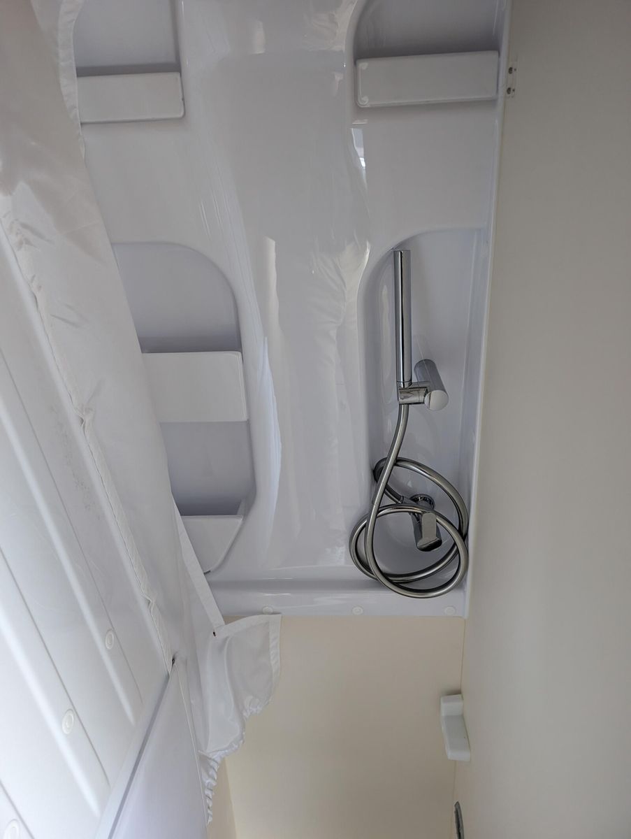 Fahrzeugabbildung Eura Mobil Van V 595 HB Captain-Chair-Sitze, Solar, Skyroof