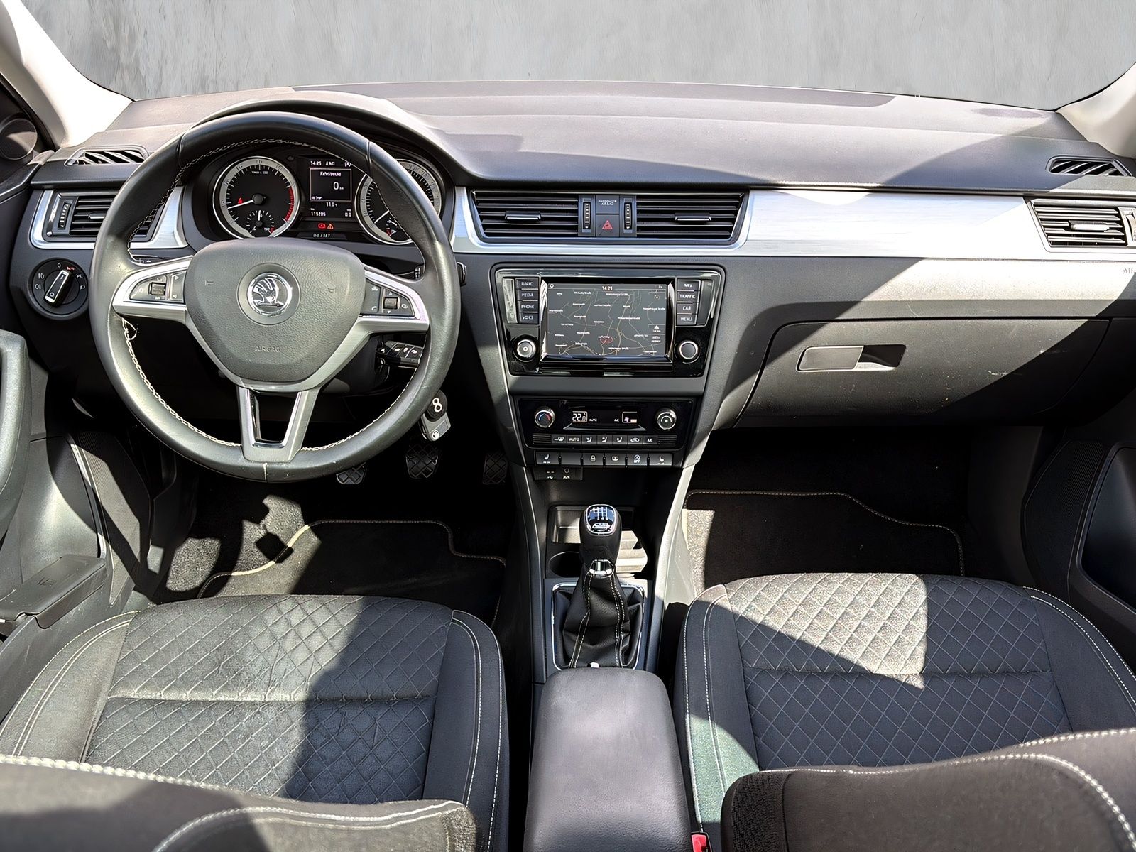 Fahrzeugabbildung SKODA Rapid 1.2i Edition NAVI PANORAMA XENON DAB PDC