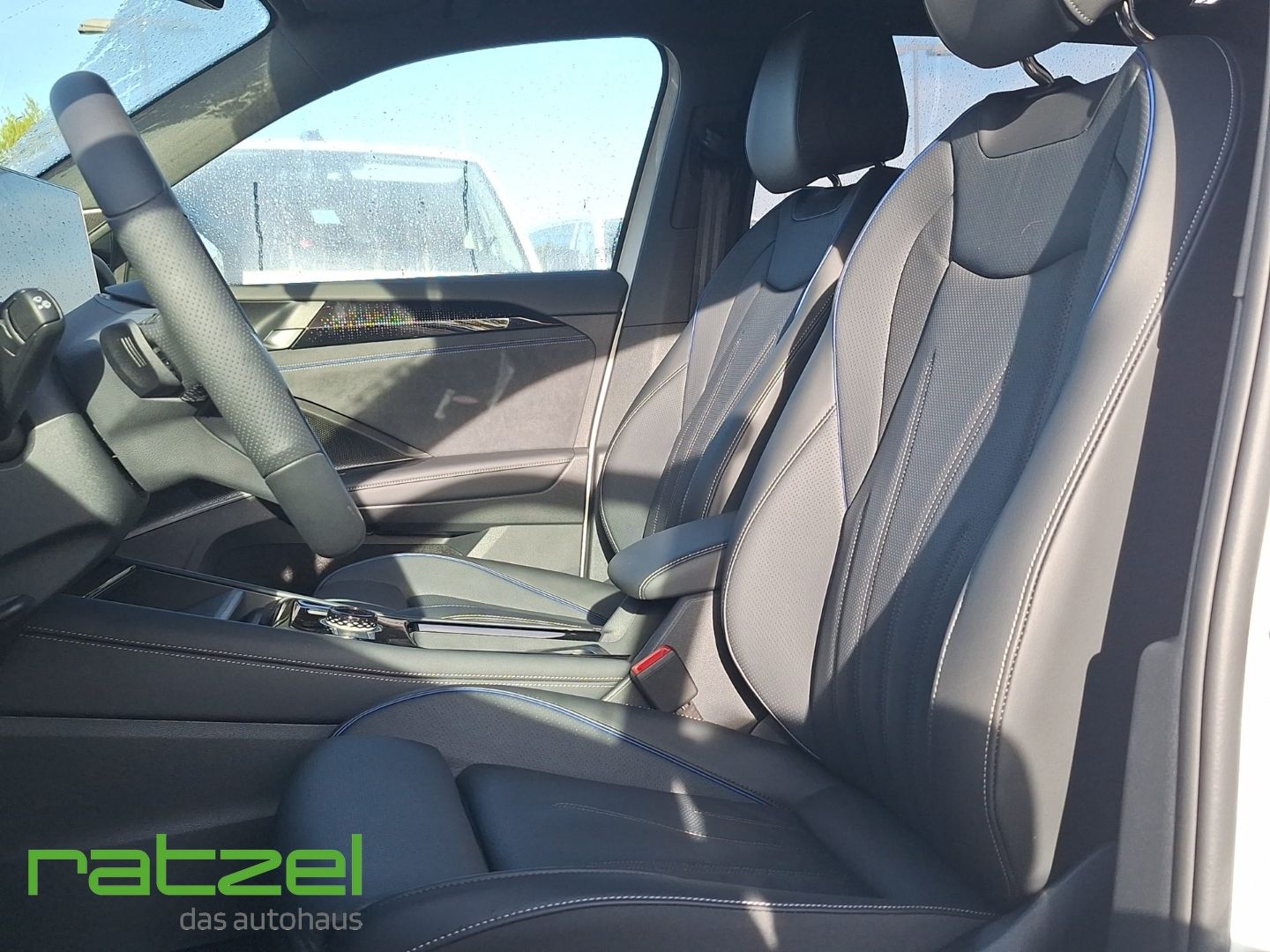 Fahrzeugabbildung Volkswagen Tayron R-Line eHybrid Pano+Leder+AHK+ACC+Kamera