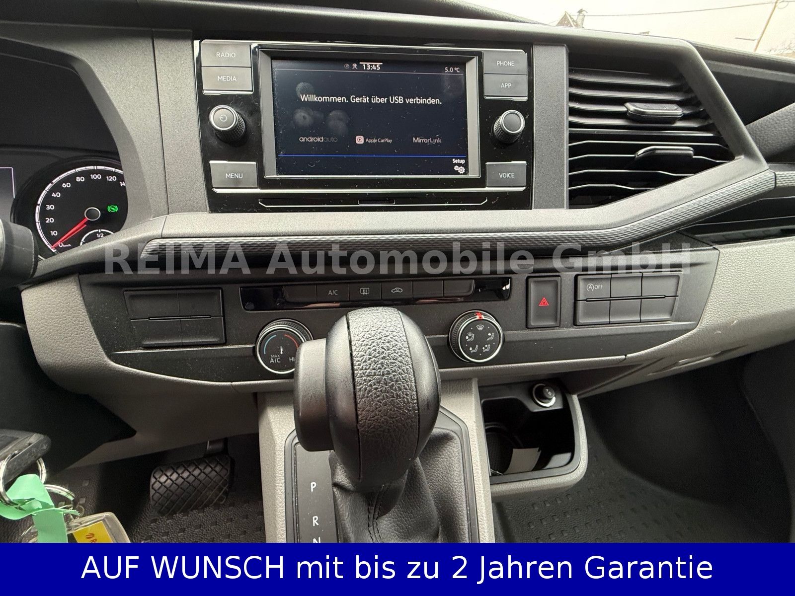 Fahrzeugabbildung Volkswagen T6.1 Bus 2,0 Diesel L 2, 9 Sitzer, Automatik
