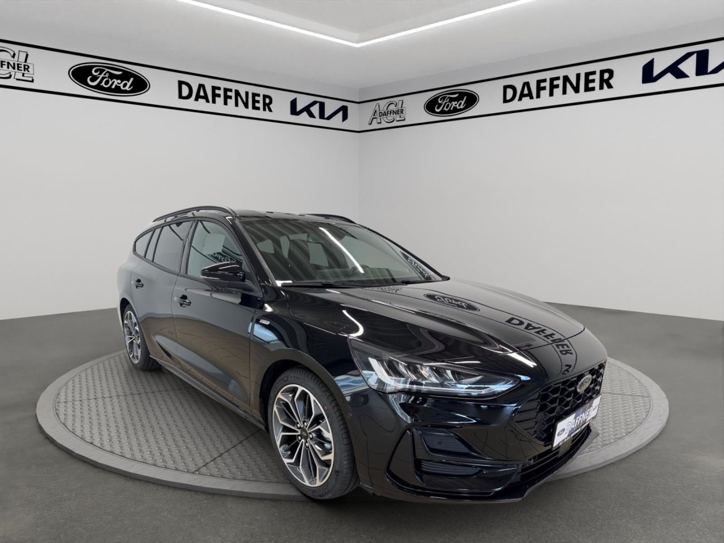 Fahrzeugabbildung Ford Focus Turnier ST-Line X 18 AHK Navi SpurhalteASS