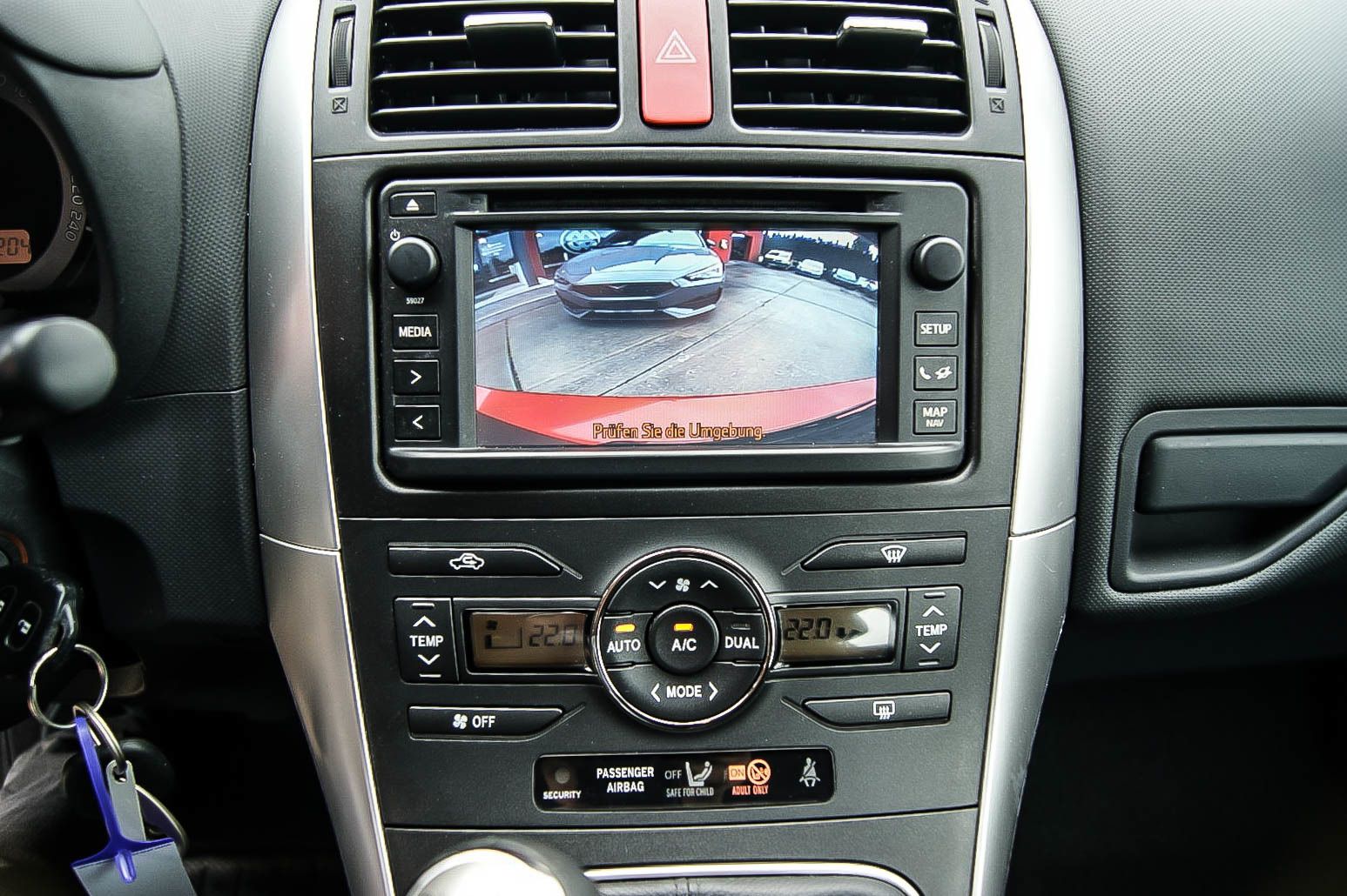 Fahrzeugabbildung Toyota Auris 1.6 Valvematic Travel NAVIGATION PDC 1HAND