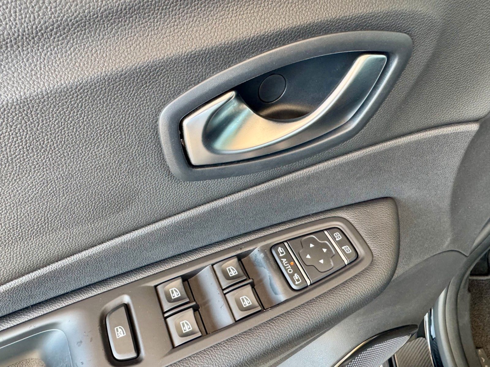 Fahrzeugabbildung Renault Captur Crossborder Navi/Kamera/Panorama/Leder