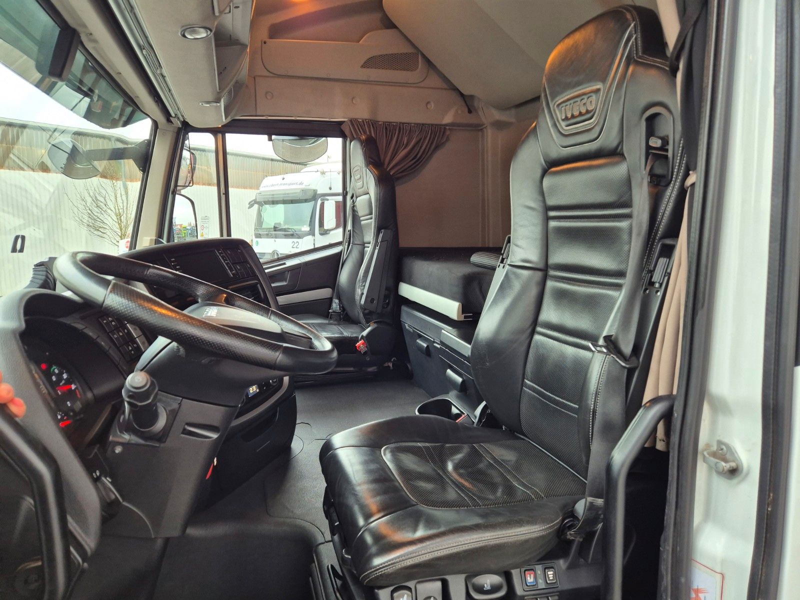 Fahrzeugabbildung Iveco Stralis 460NP LNG Intarder 3 Stück