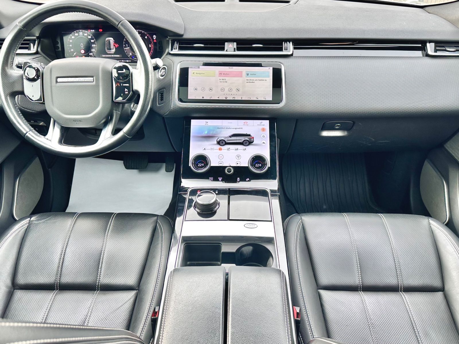 Fahrzeugabbildung Land Rover RANGE ROVER VELAR SE*MOD.2021+AHK+PANO+U.V.M*