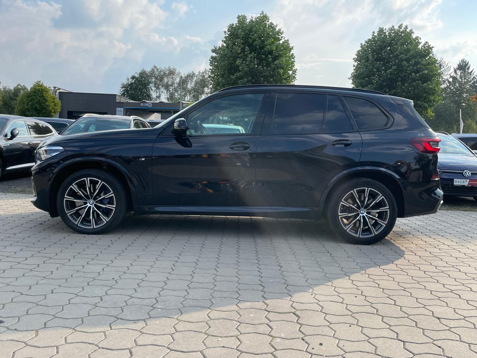 Fahrzeugabbildung BMW X5 xDrive 40d M-Sport PANO/ACC/AHK/MEMORY/360°