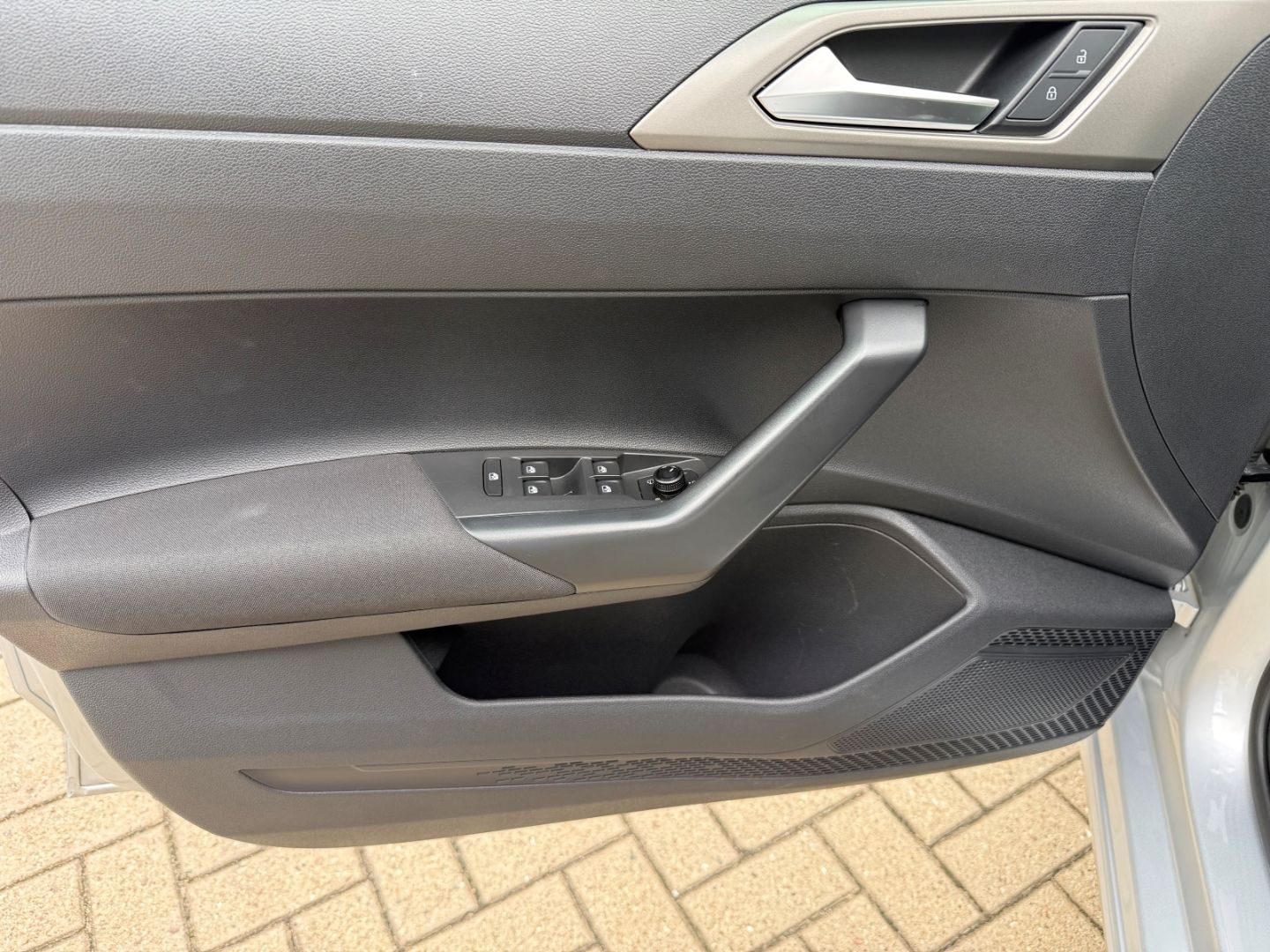 Fahrzeugabbildung Volkswagen Polo VI Comfortline Navi Kurv ACC WLAN DAB SHZ T