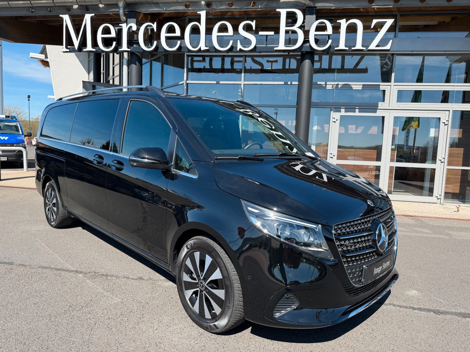 Fahrzeugabbildung Mercedes-Benz V 300 d 4MATIC AVA Extral AHK DISTRONIC Standh
