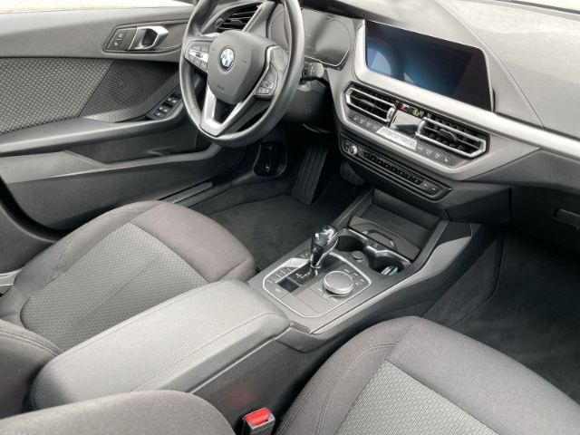 Fahrzeugabbildung BMW 118 i Advantage Autom. Navi, Sitzheizung, Tempom