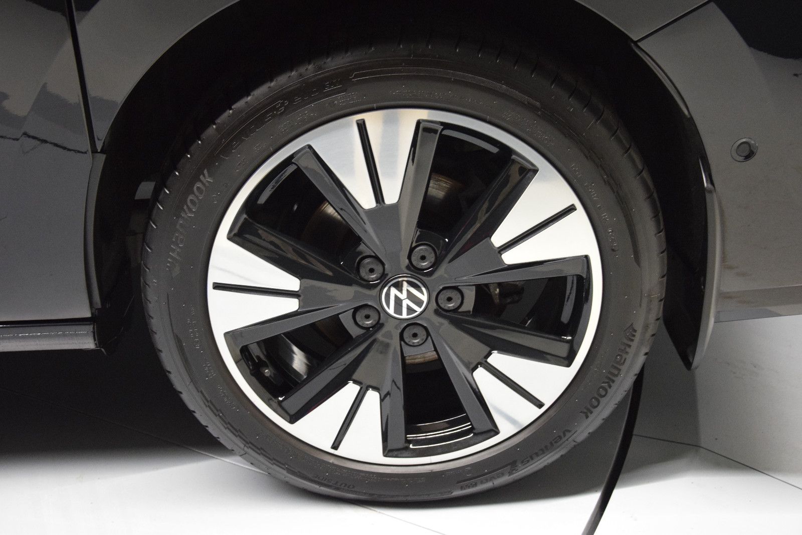 Fahrzeugabbildung Volkswagen T7 Multivan Pano ACC AHK DCC HK HuD 3-Zonen