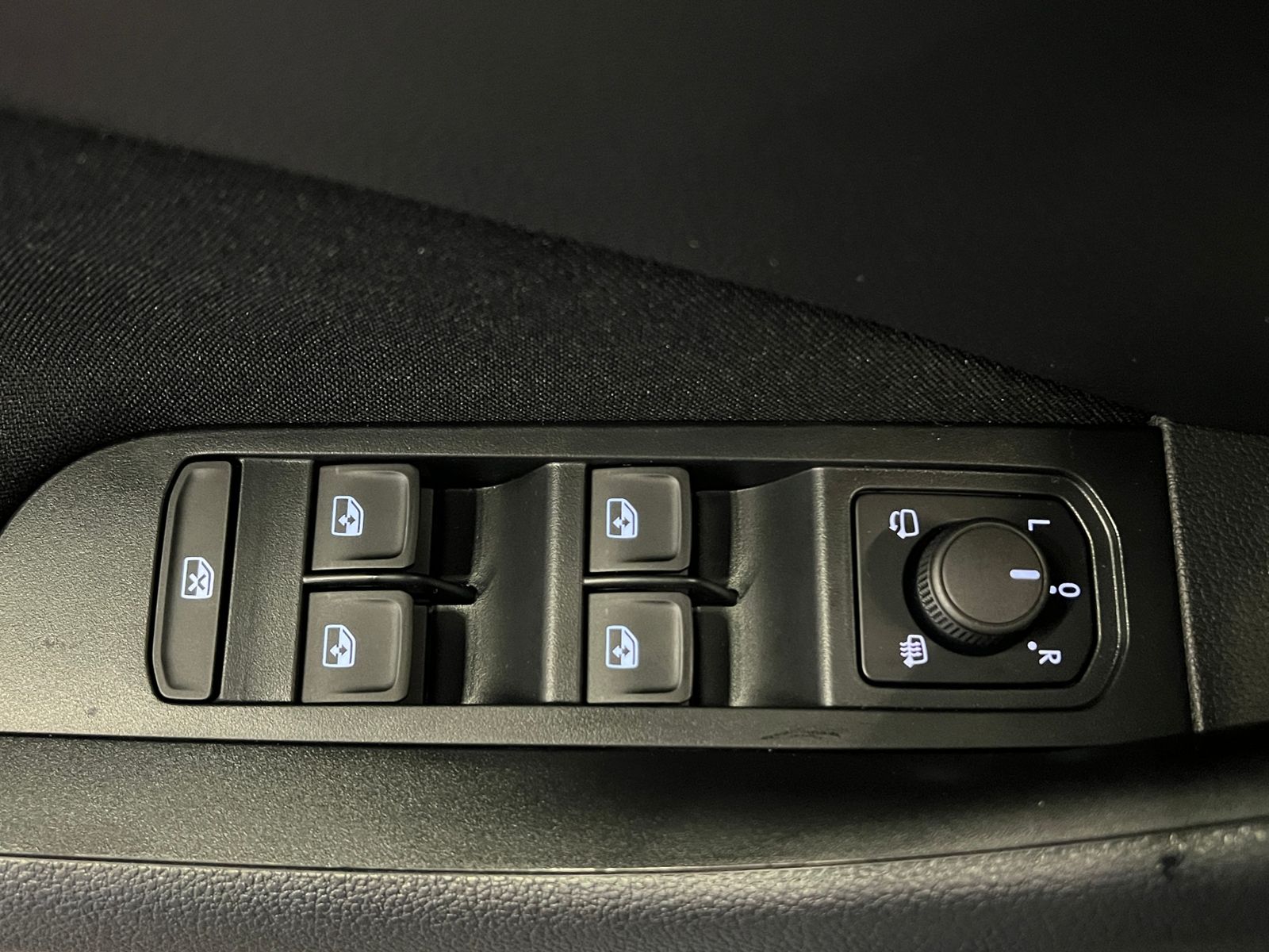 Fahrzeugabbildung SKODA Kamiq DRIVE 1.0 TSI DSG *AHK,Black-Paket*