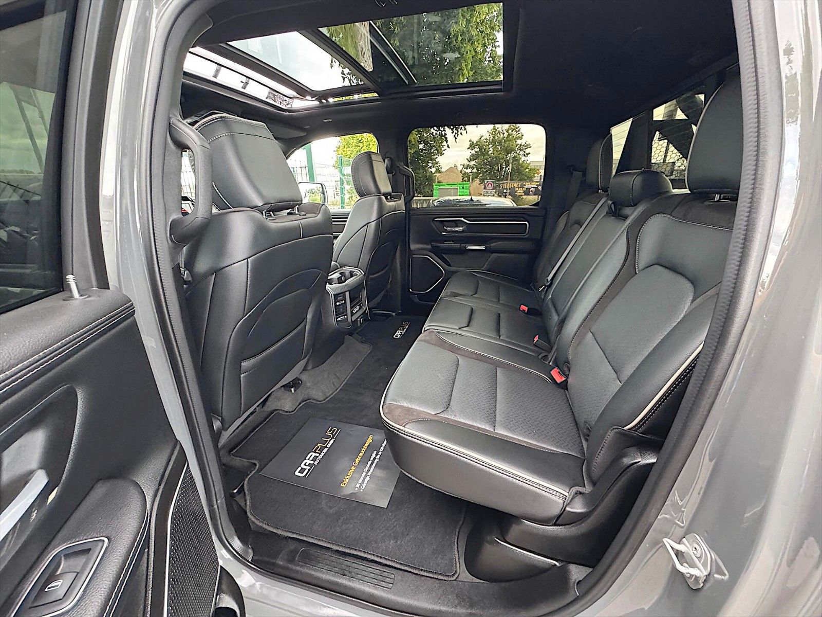 Fahrzeugabbildung Dodge RAM 5.7 V8 LARAMIE PUNISHER Offroad  4x4 *Pano*