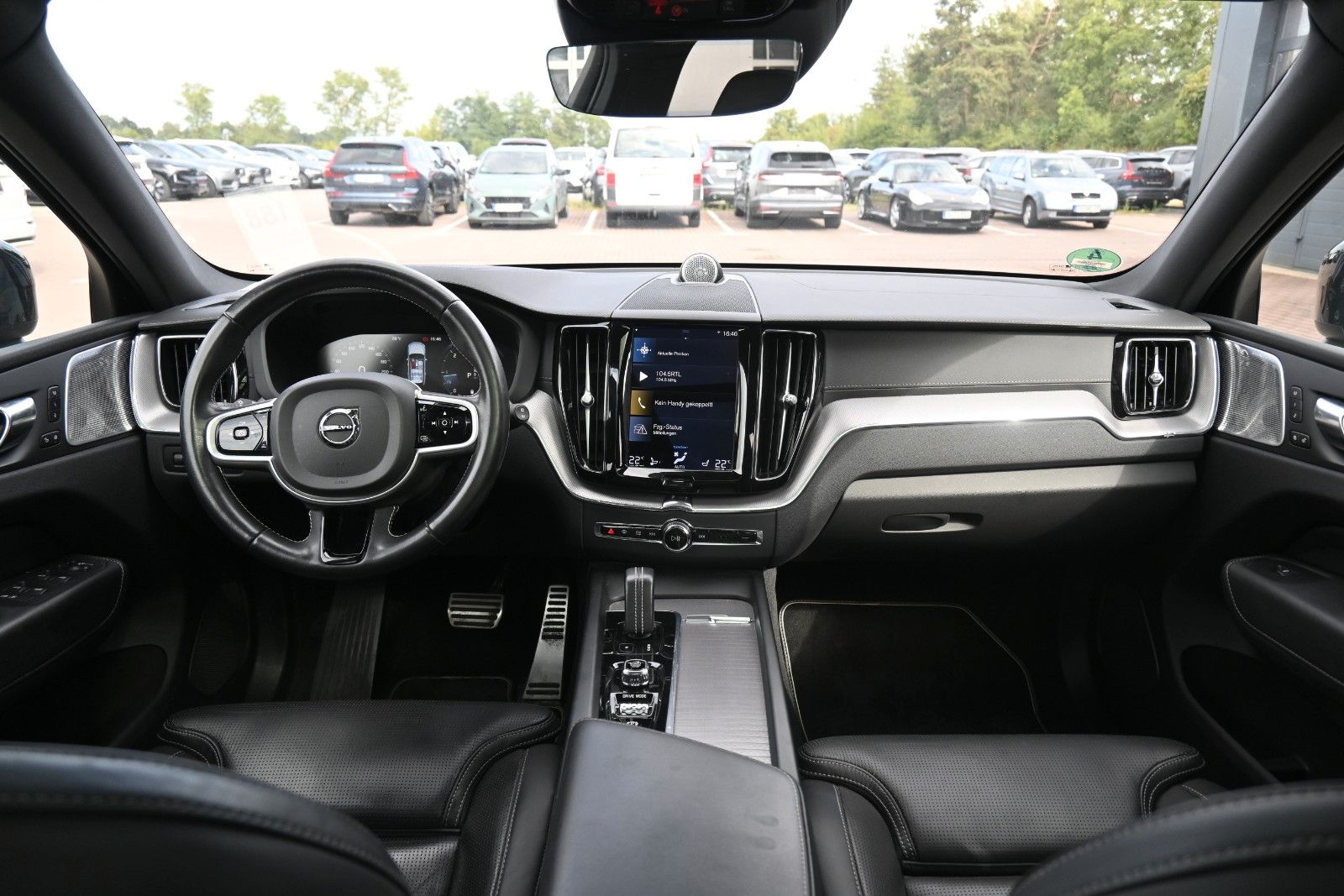 Fahrzeugabbildung Volvo XC60 B5D AWD R-Design*LED*PANO*STHZ*LUFT*B&W*AHK