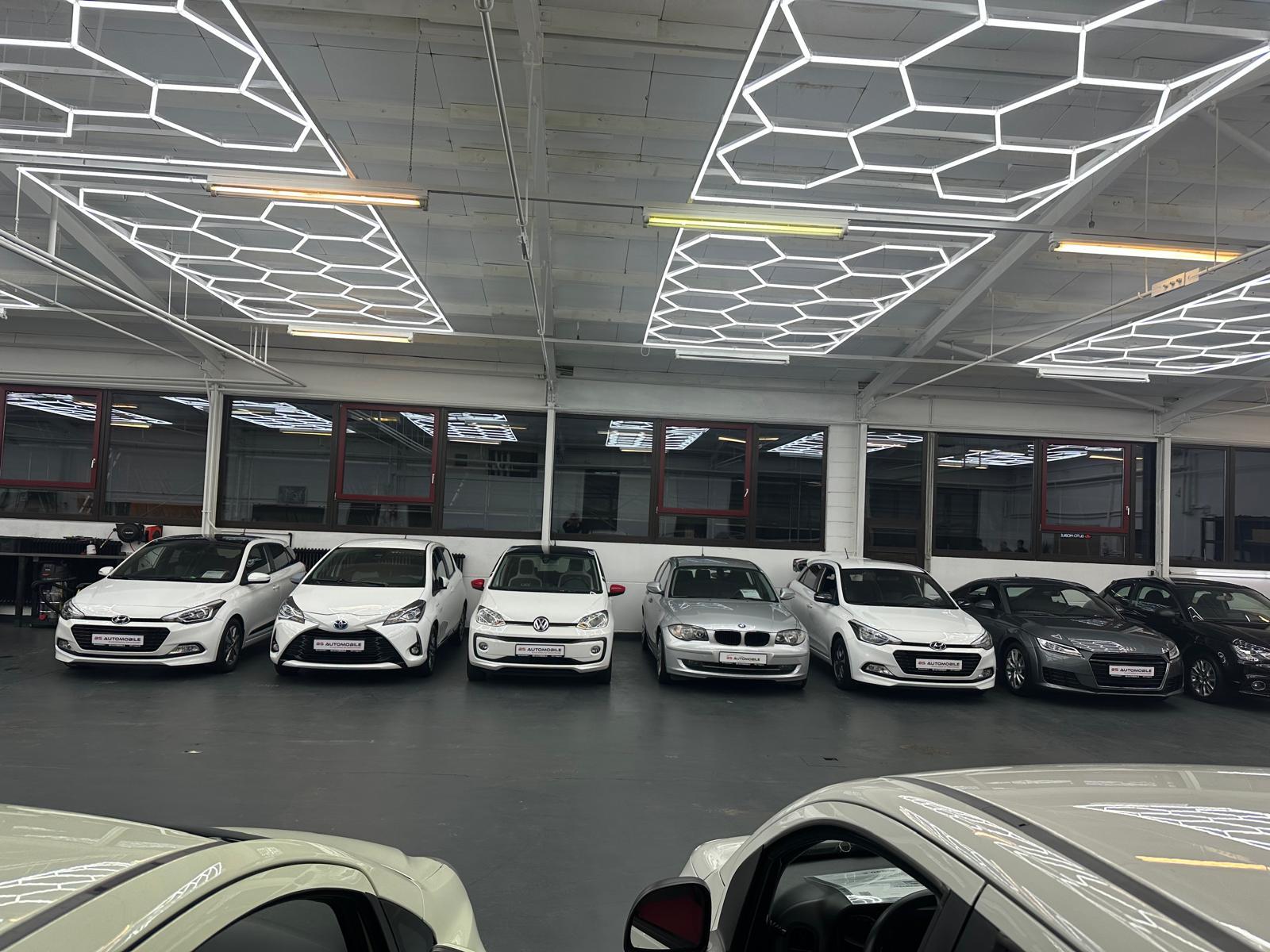 showroom-image-top
