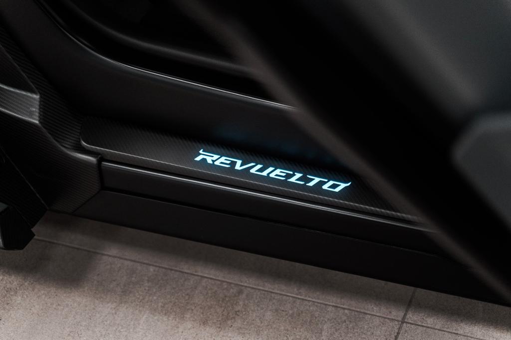 Lamborghini Revuelto