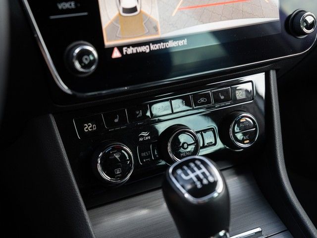 Superb Combi 2.0 TDI Style AHK+360°+MATRIX+NAVI