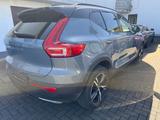 Volvo XC40 R Design 2WD - mit Benzin-Antrieb: Standheizung, Geländewagen
