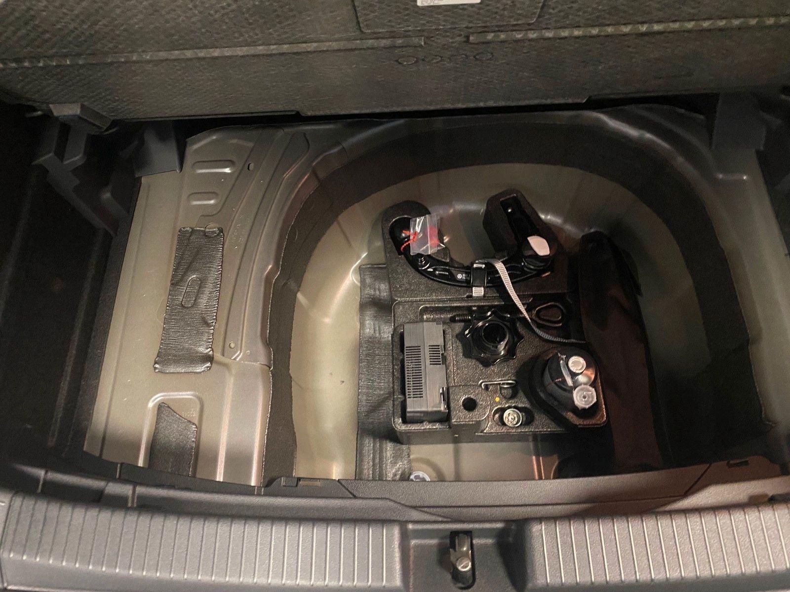 Fahrzeugabbildung Volkswagen T-Cross 1.0 TSI DSG ACC+AHK+SHZ+MATRIX LED+