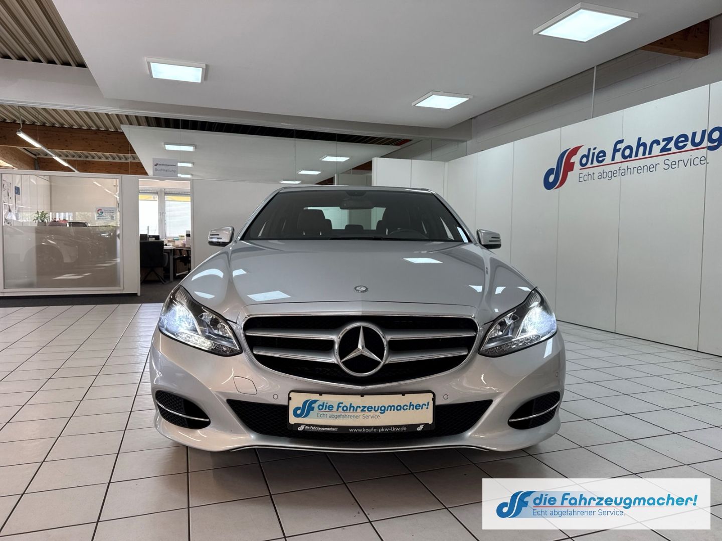 Fahrzeugabbildung Mercedes-Benz E 200 CGI BlueEf.Avantgarde LED Klimaaut Ambient