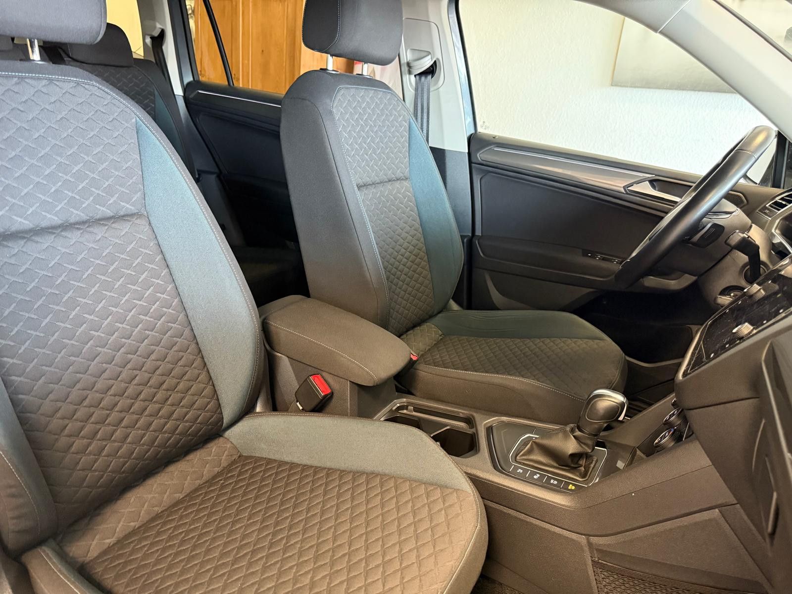Fahrzeugabbildung Volkswagen Tiguan Allspace IQ.DRIVE/1. Hand / Navi /Digital