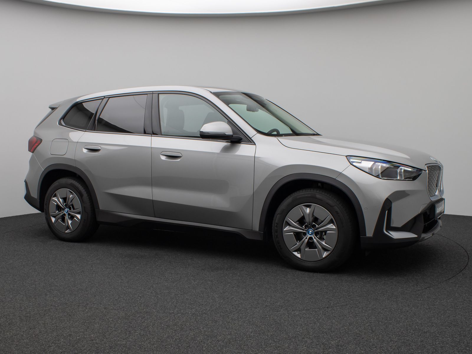 Fahrzeugabbildung BMW iX1 eD20 Kamera DAB Fernlichtassis Komfort Sport