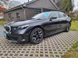 BMW i5 eDrive 40, 360° Cam, Pano, Sitzklima, B&W - BMW i5 mit Elektro-Antrieb: Head-Up Display