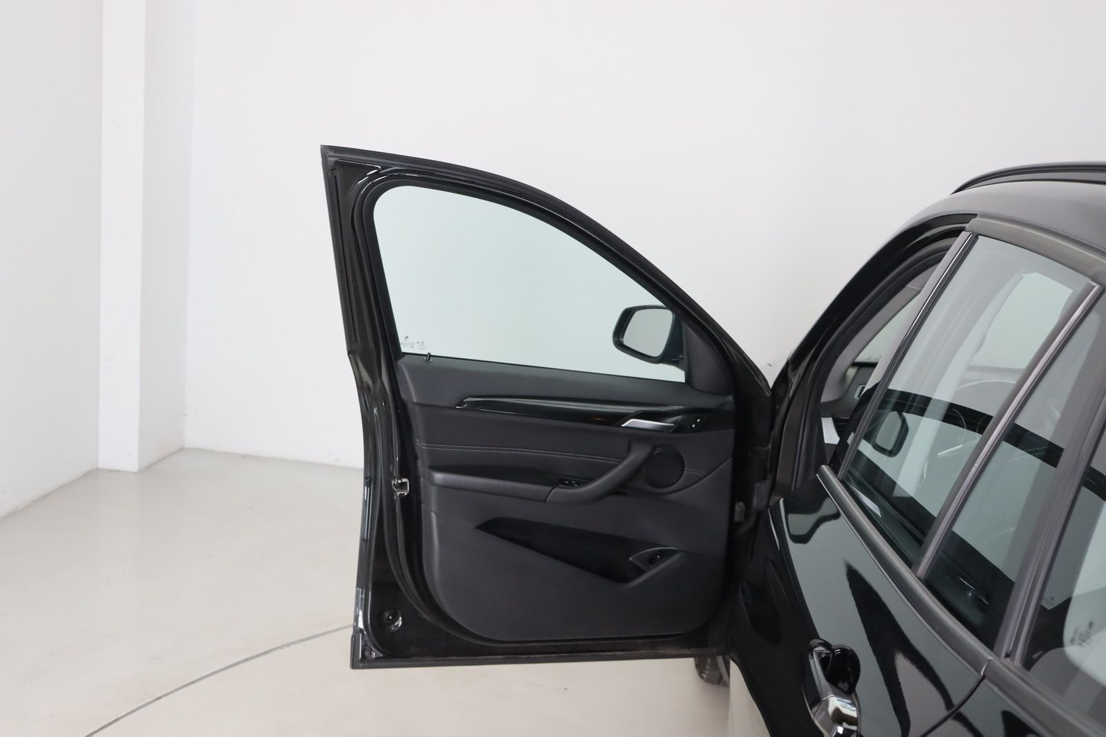 Fahrzeugabbildung BMW X1 xDrive18d * LED * Navi * RFK