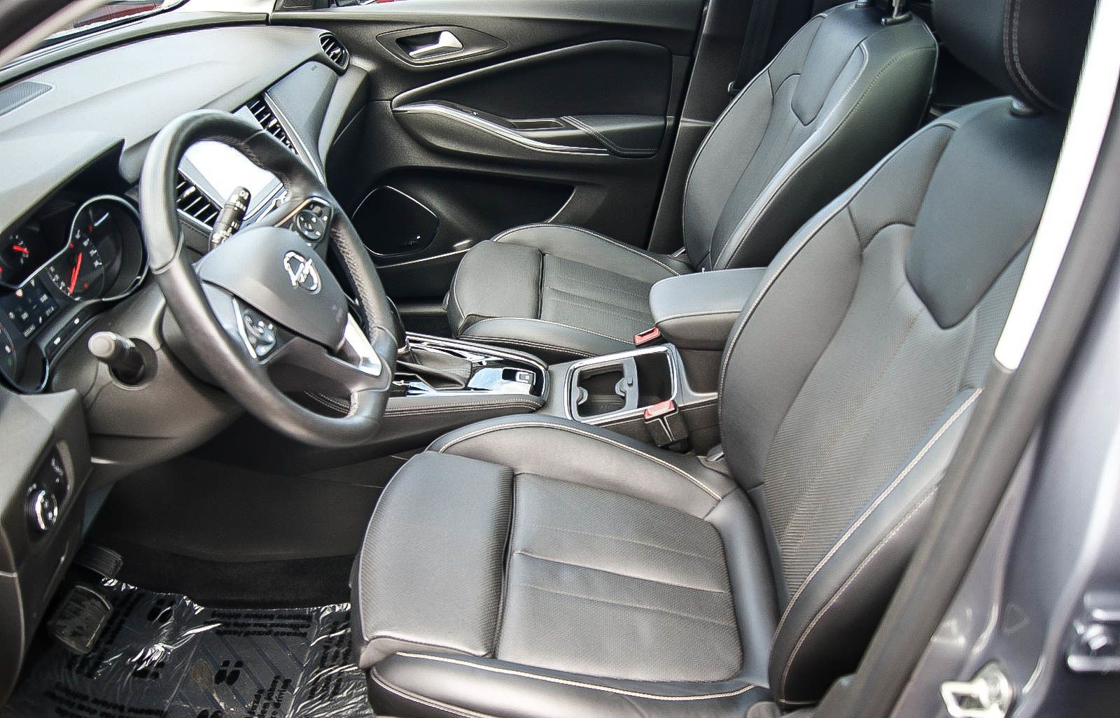Fahrzeugabbildung Opel Grandland X 1.6 Ultimate Aut. PANORAMA LEDER ACC
