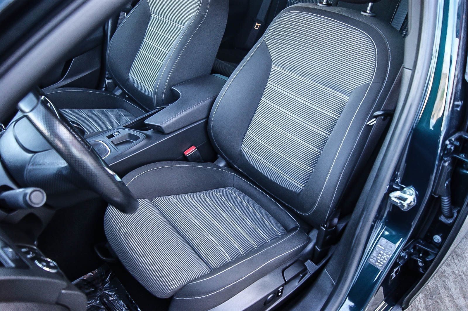 Fahrzeugabbildung Opel Insignia ST 16 SIDI Turbo SPORT OPC NAVIGATION