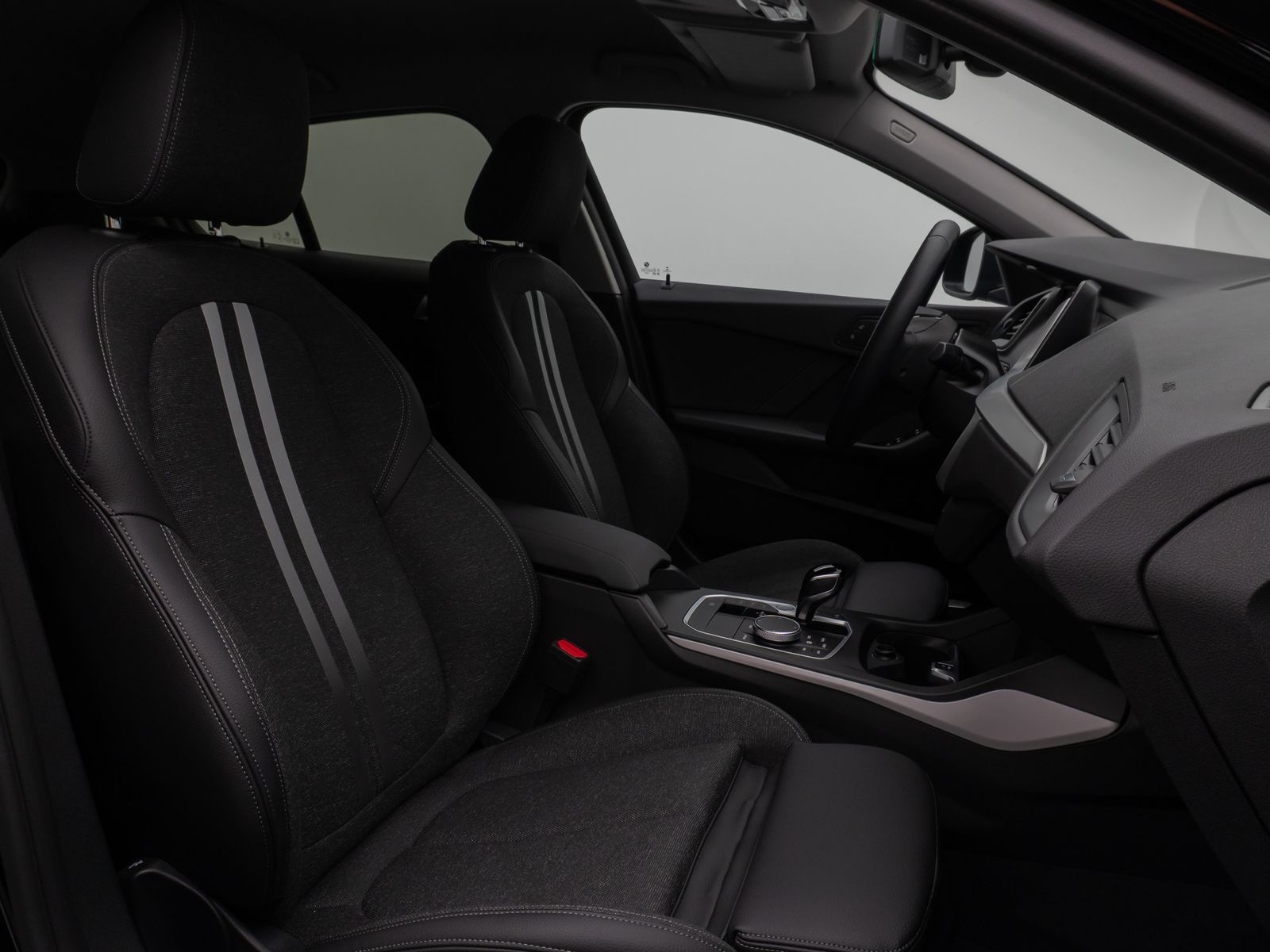 Fahrzeugabbildung BMW 118i DAB WLAN PDC Geschwindigkeitsreg Sport LED