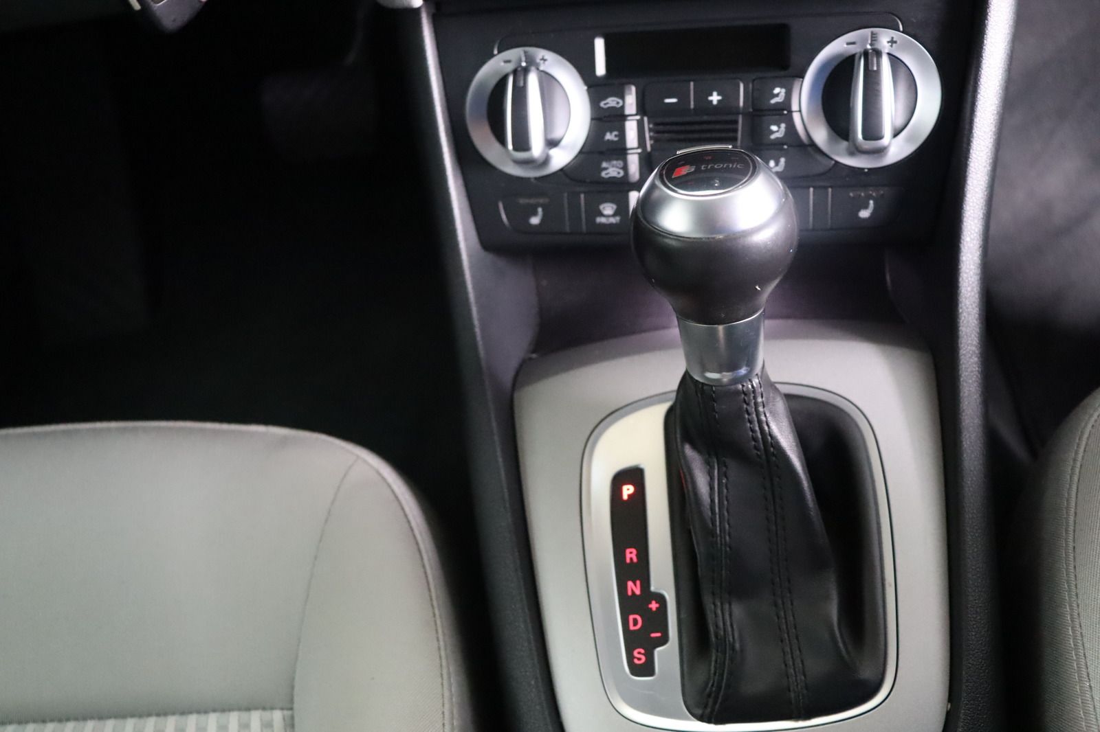 Fahrzeugabbildung Audi Q3 2.0 TFSI S tronic quattro * Standhzg. *