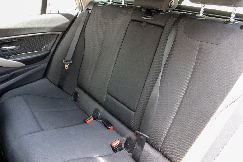 BMW 316d Touring / NAVI BUSINESS / SITZHEIZUNG / PDC BMW 316d Touring / NAVI BUSINESS / SITZHEIZUNG / PDC