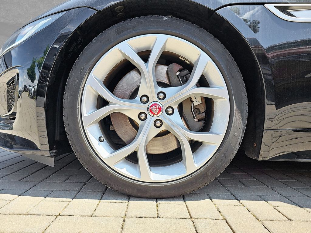 Jaguar F-Type P300 RWD Coupe R-Dynamic