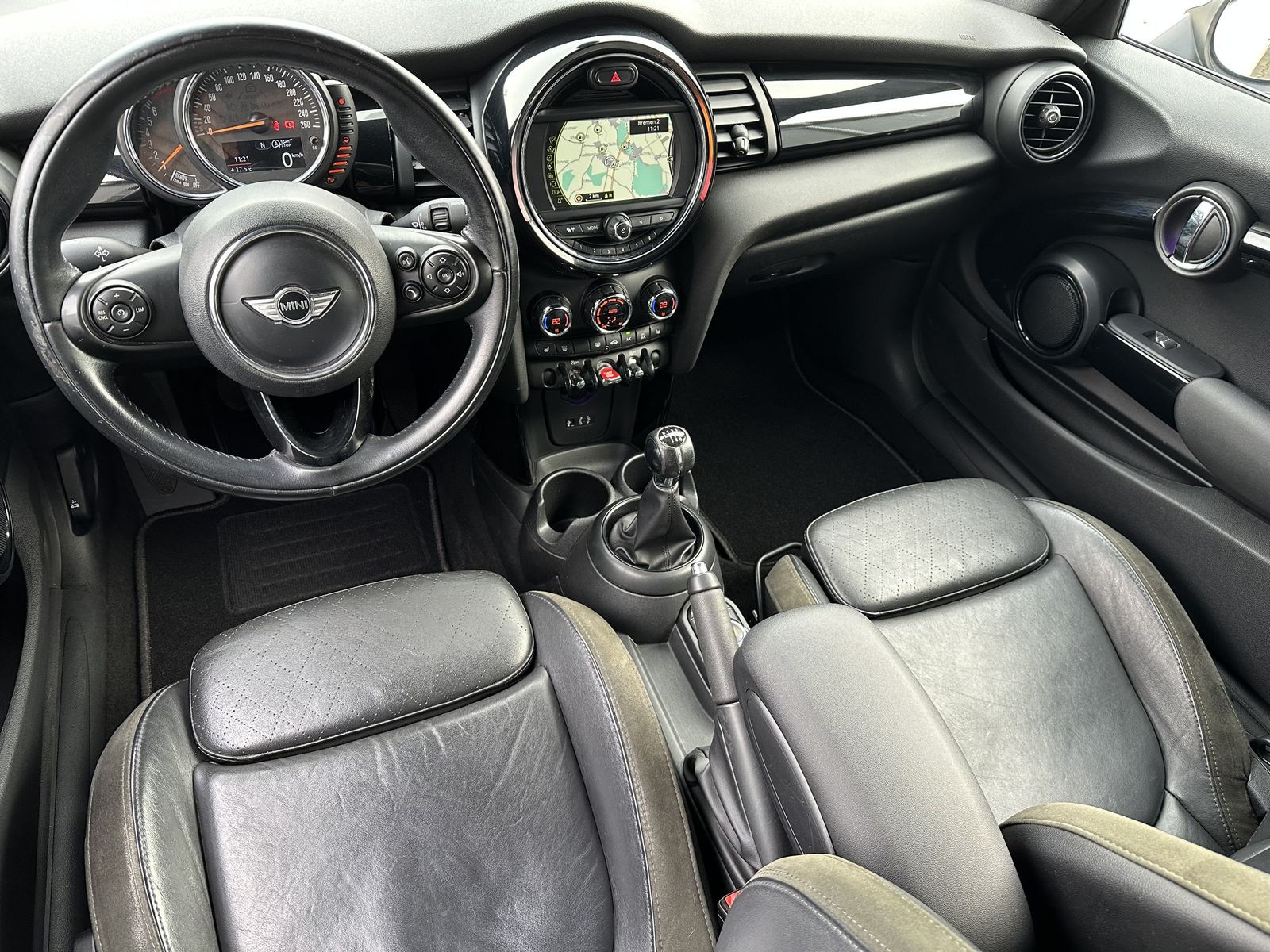 Fahrzeugabbildung MINI Cooper Cabrio Pepper NAV+SHZ+PDC+TEMPO+17ZO+2HD