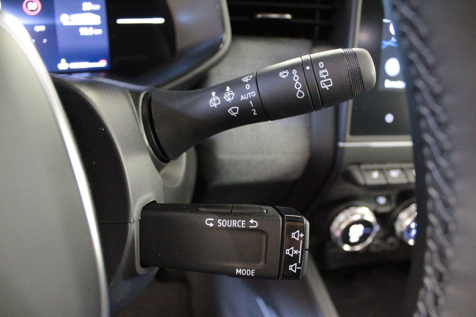 Fahrzeugabbildung Renault Clio TCe 90 Techno *Winter-*&*Look-Paket*