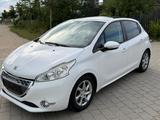 Peugeot AUTOMAT., PANORAMA, TEMP., EINP. VORNE, HINT. - Peugeot 208 mit Diesel-Antrieb: Automatik